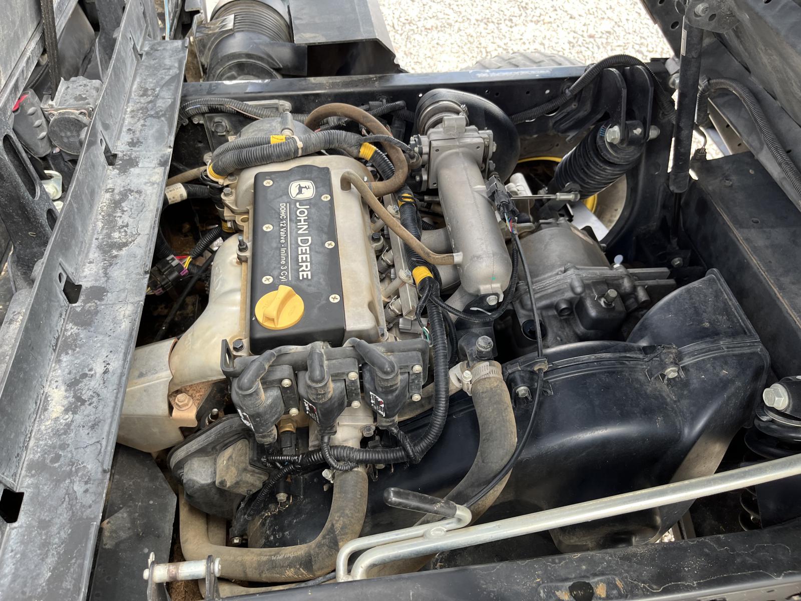 ./imagenes/INVOICE/2019/18252/JOHN DEERE XUV835E (2).JPG